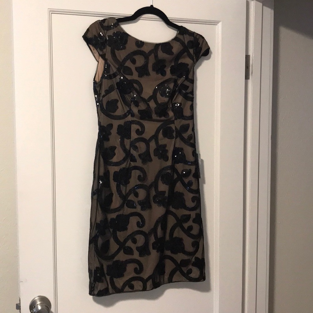 Adrianna Papell, Sequined party dress🖤🥀